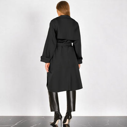 Aulikki™ | Elegantti Trenssitakki – Ajaton Tyylikkyys Joka Tilaisuuteen